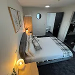 248 Halls Apart Otel 3*
