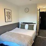 248 Halls Apart Otel 3*
