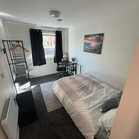 248 Halls Apart Otel 3*