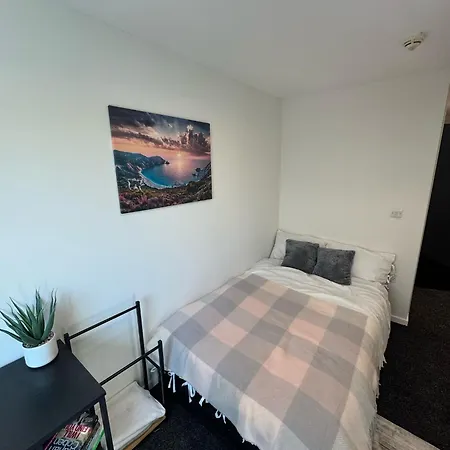 248 Halls Aparthotel