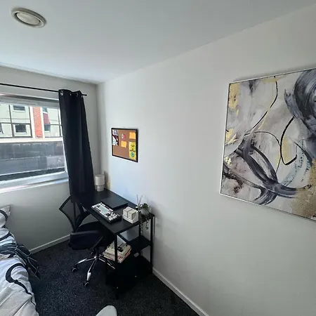 Aparthotel 248 Halls