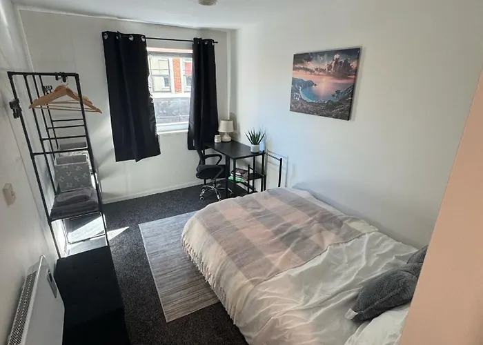 248 Halls Aparthotel 3*