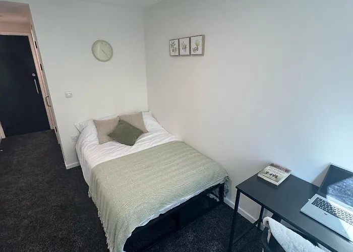 248 Halls Aparthotel 3*